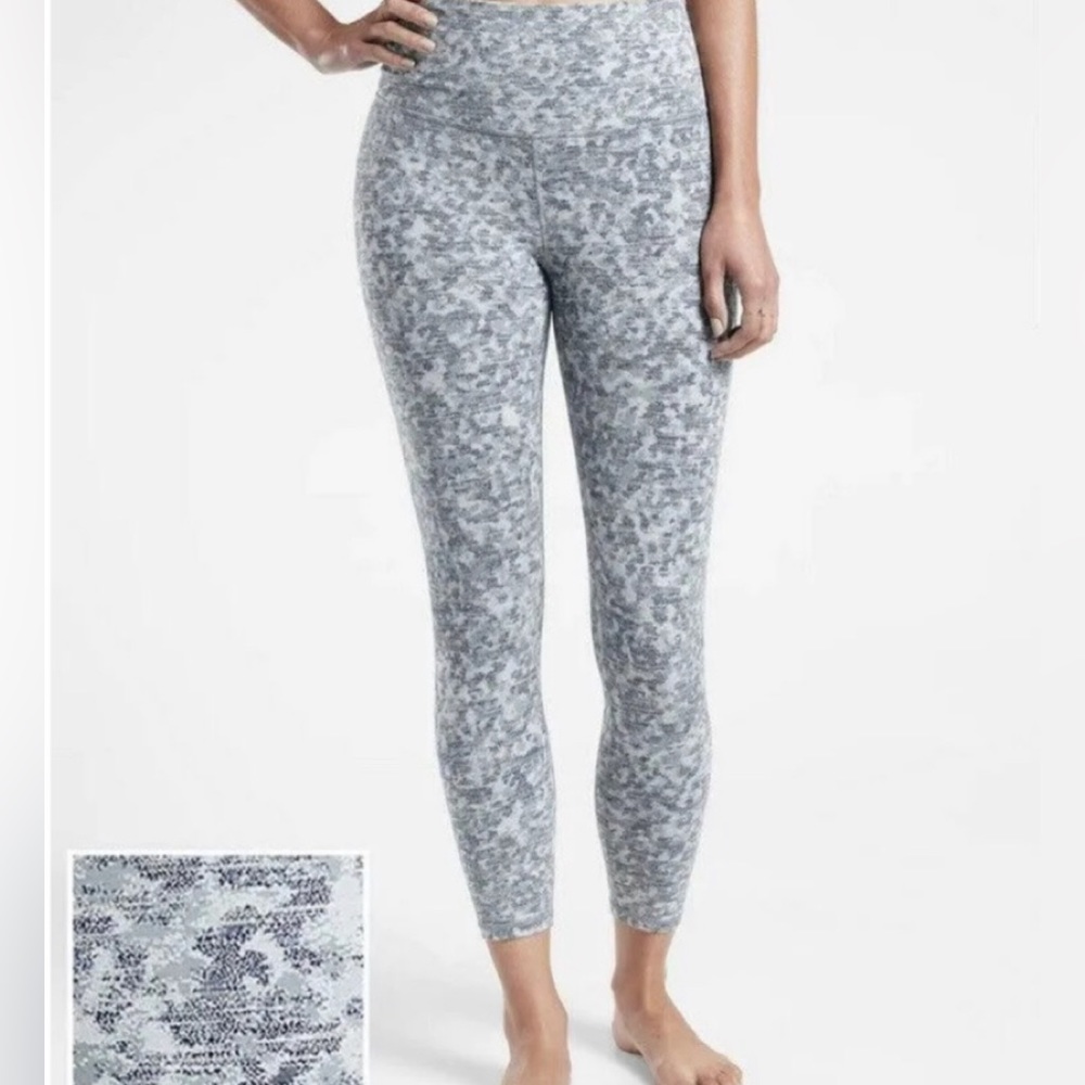 Athleta Elation Textured 7/8 tights. Small
